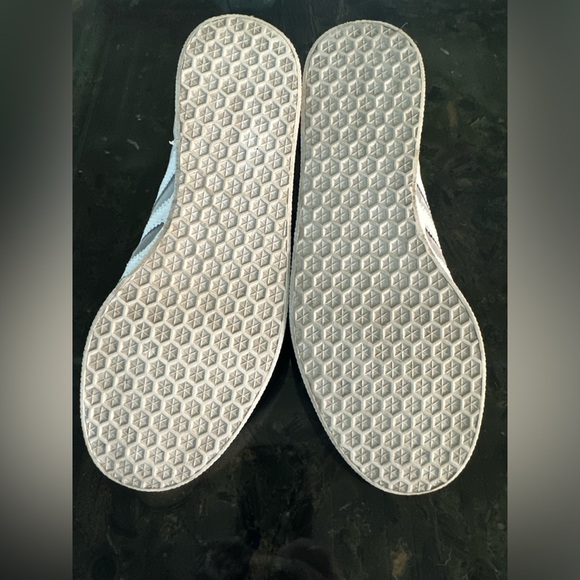 ADIDAS GAZELLES. light grey, SIZE 5. - Picture 3 of 5